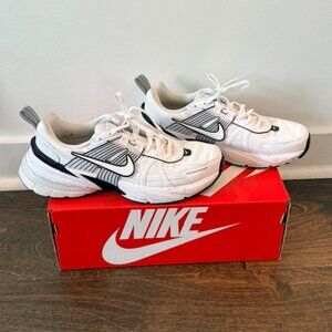 Nike V2K Women's Running Shoes Black and White Size 8